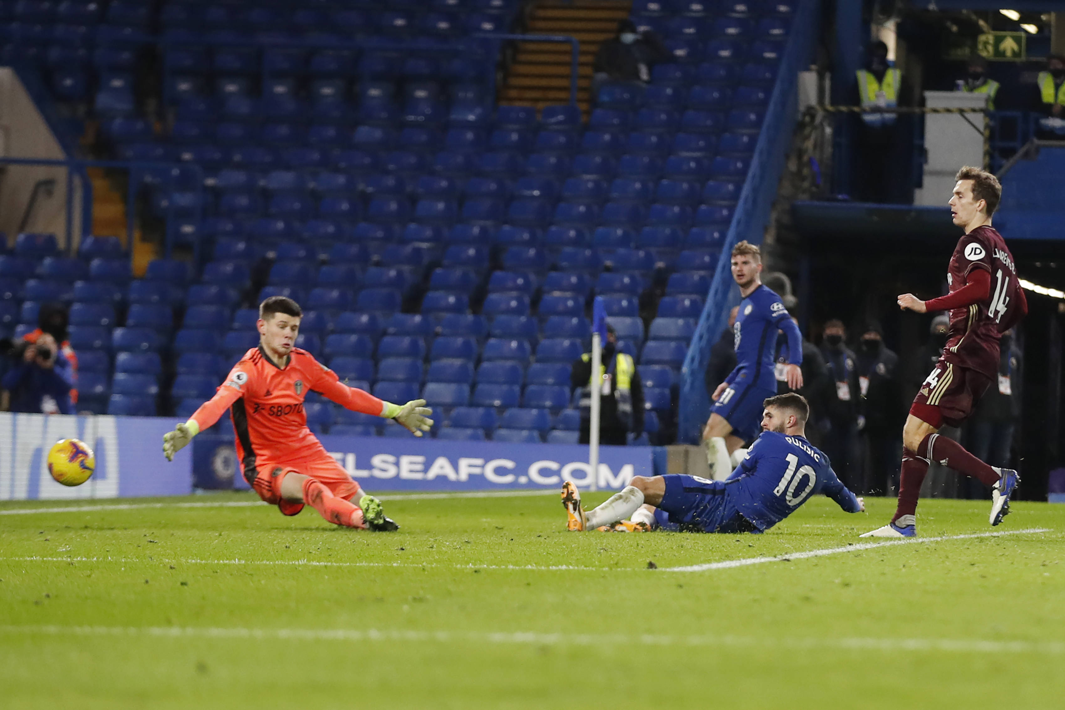 察类足球运 察类足球运